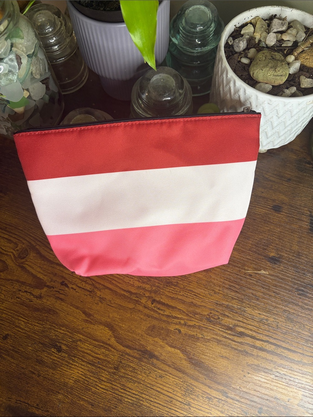 Pink & Red 'Hello, Gorgeous' Cosmetic Pouch - Picture 2 of 4